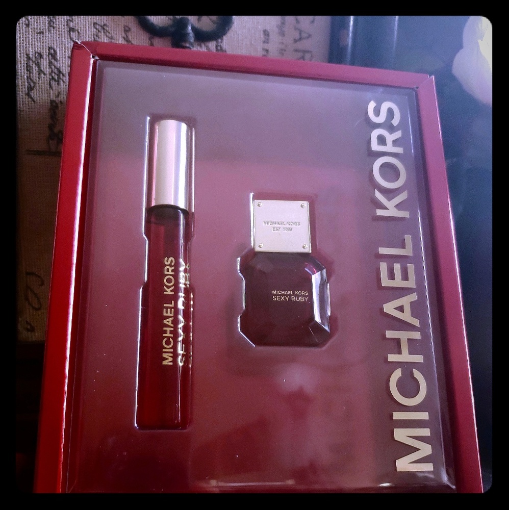 Michael Kors Sexy Ruby Gift Set